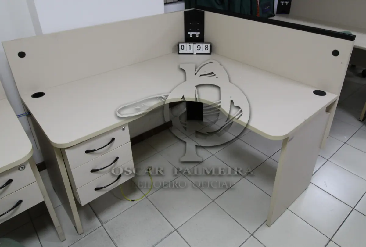 LOTE 198 - LOTE - 0198 - MESA EM L PEQUENA