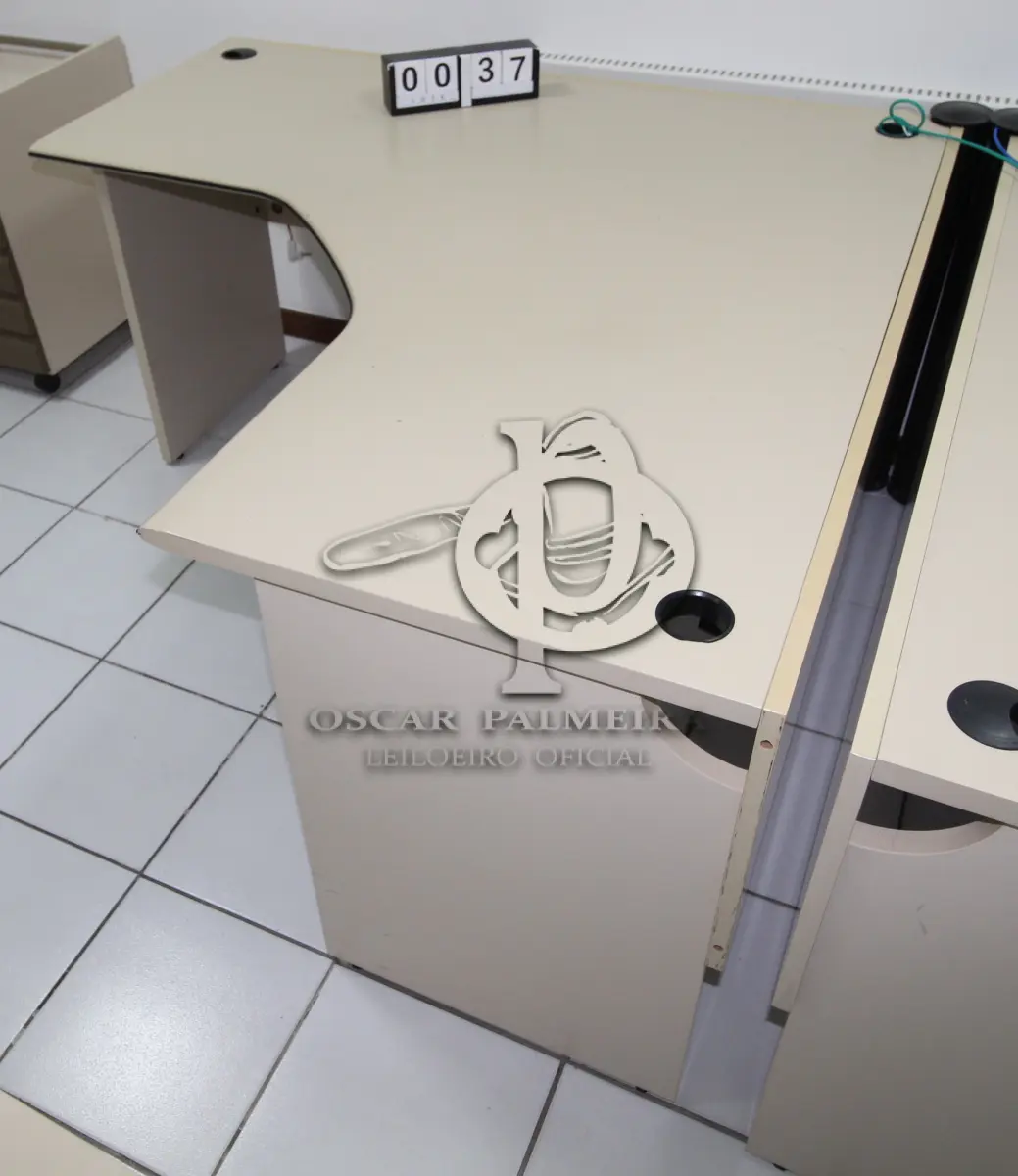 LOTE 037 - LOTE - 0037 - MESA EM L MÉDIA