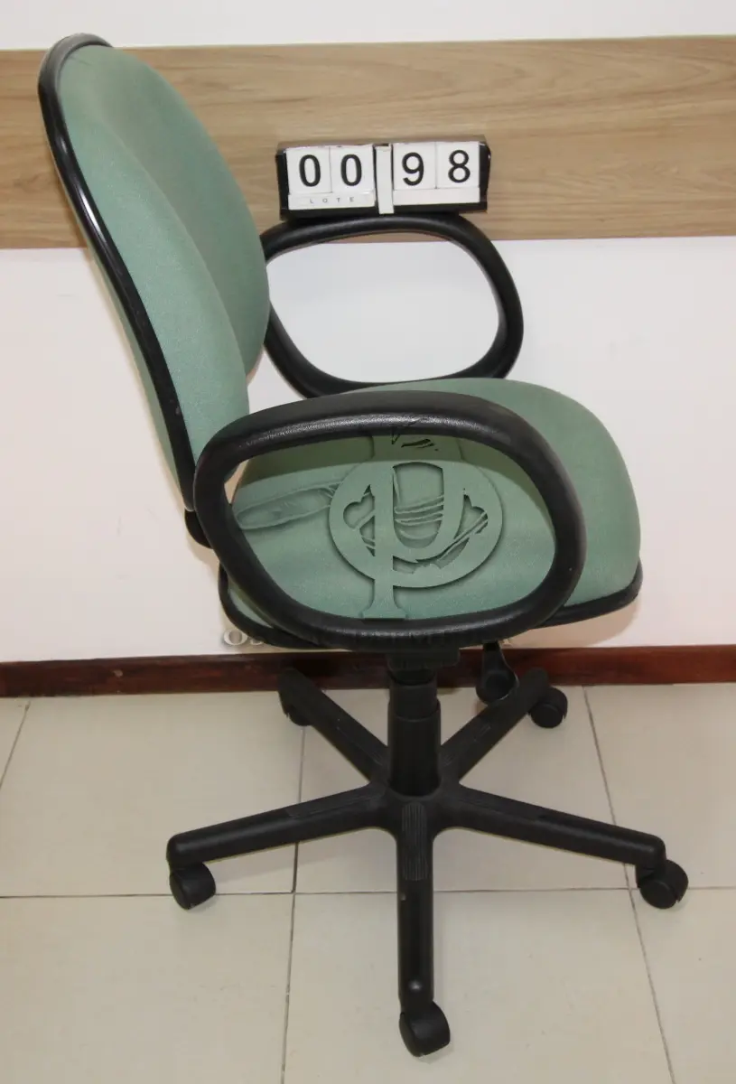 LOTE 098 - LOTE - 0098 - CADEIRA DIRETOR GIRATÓRIA C/ BRAÇO