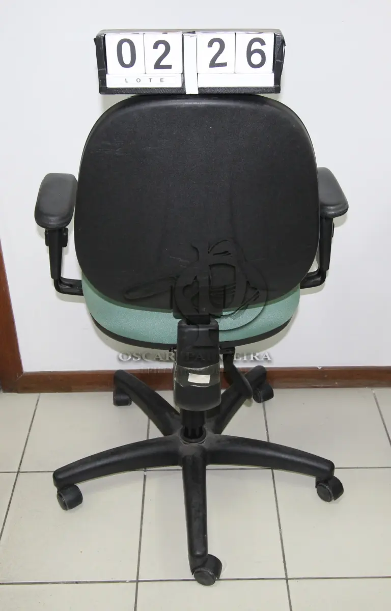 LOTE 226 - LOTE - 0226 - CADEIRA SECRETÁRIA GIRATÓRIA C/ BRAÇO
