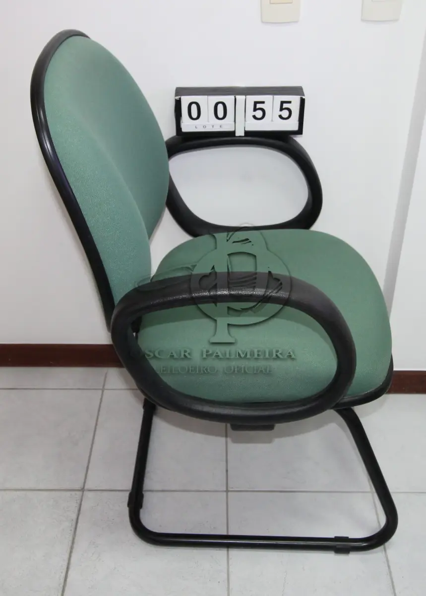 LOTE 055 - LOTE - 0055 - CADEIRA DIRETOR FIXA C/ BRAÇO