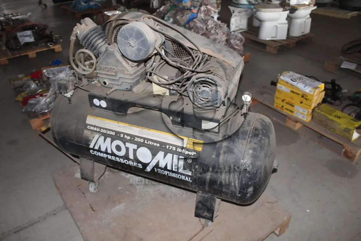 LOTE 080 - MATERIAL DIVERSO