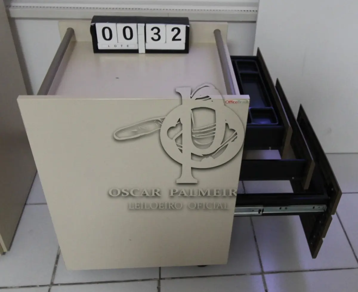 LOTE 032 - LOTE - 0032 - GAVETEIRO 3 GAVETAS