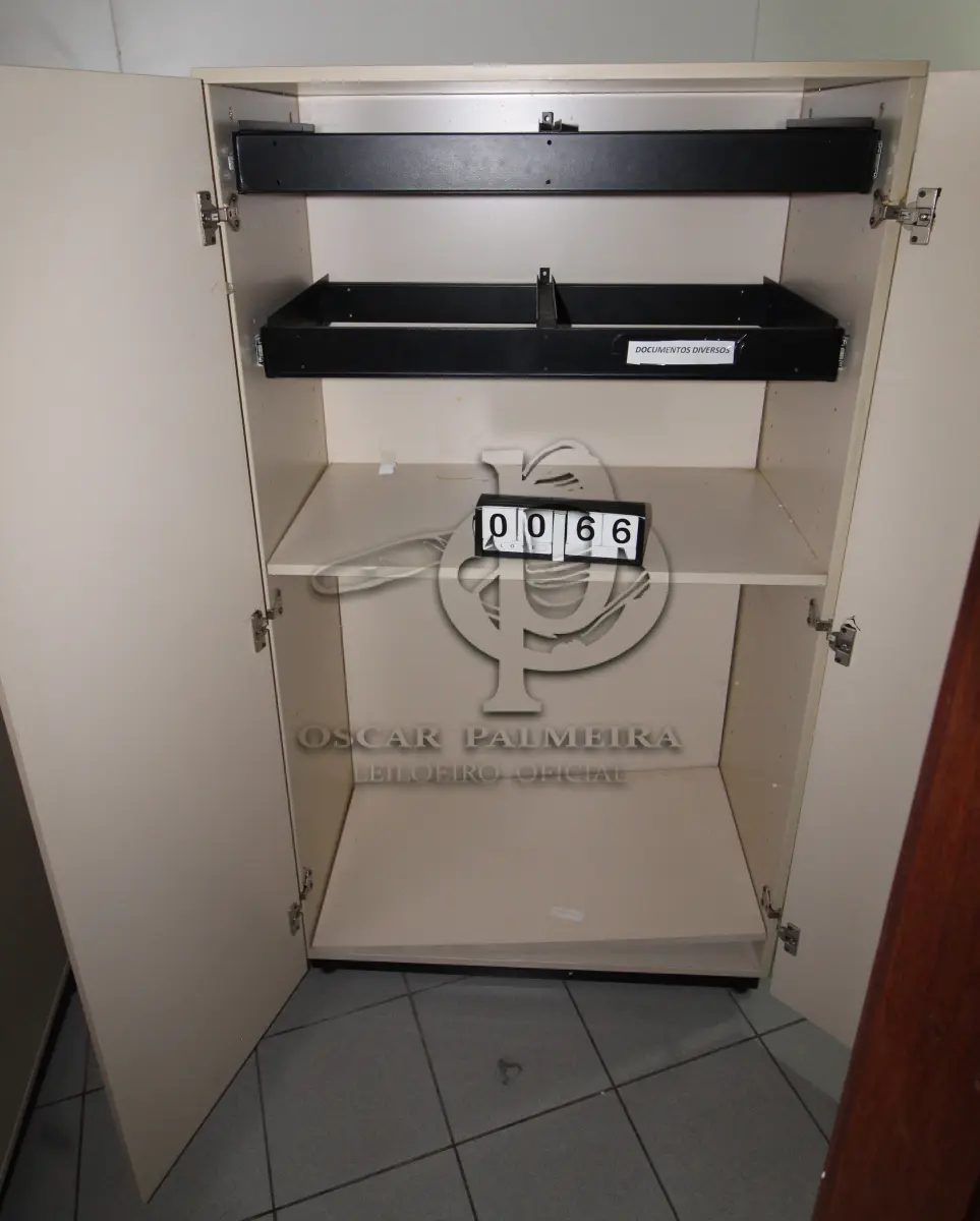 LOTE 066 - LOTE - 0066 - ARMÁRIO 2 PORTAS ALTO