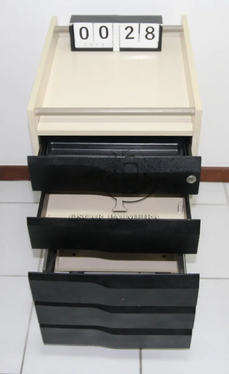 LOTE 028 - LOTE - 0028 - GAVETEIRO 3 GAVETAS