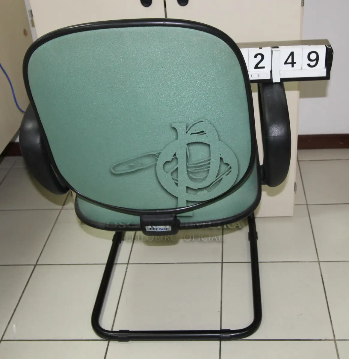 LOTE 249 - LOTE - 0249 - CADEIRA DIRETOR FIXA C/ BRAÇO