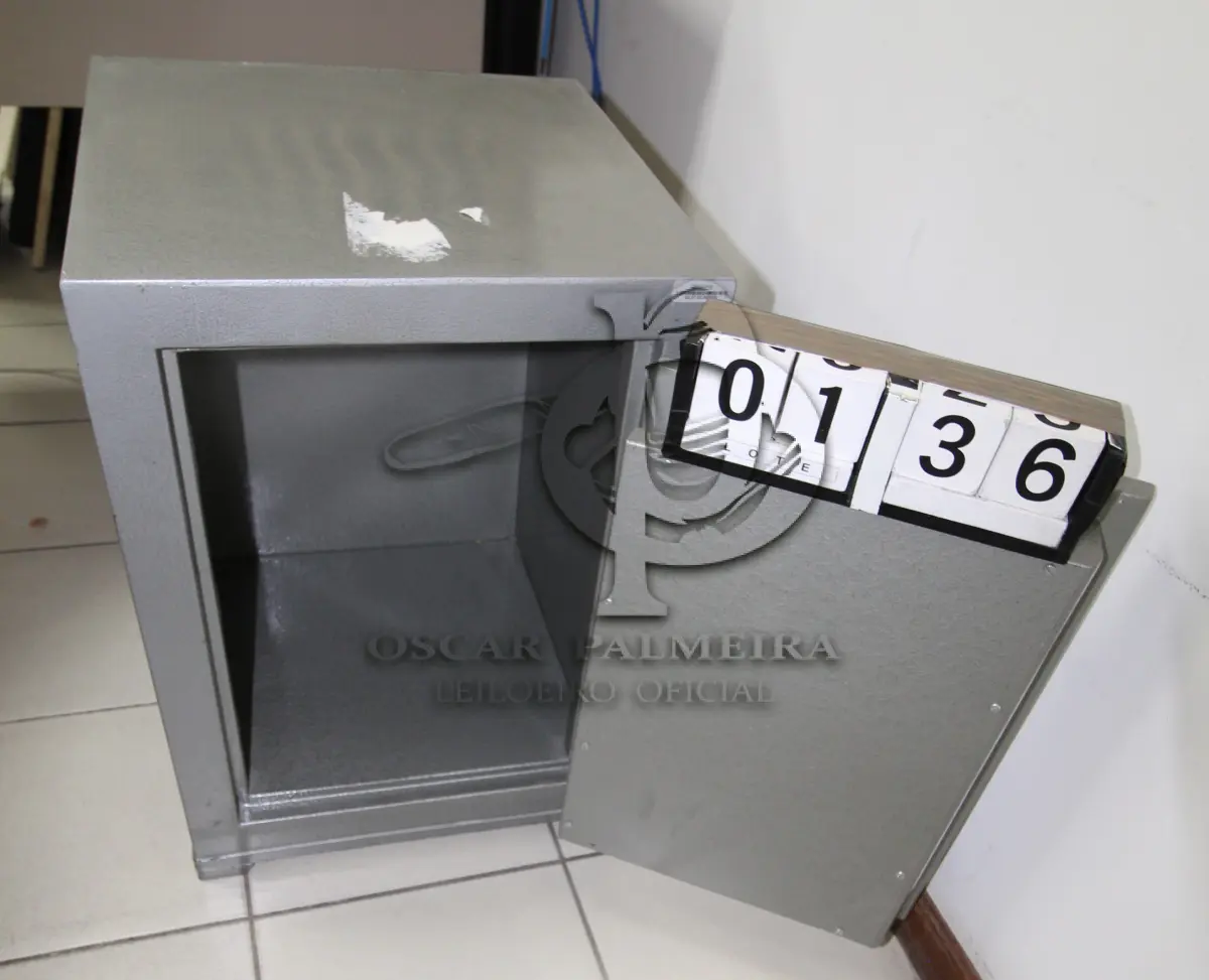 LOTE 136 - LOTE - 0136 - COFRE DE PISO 60 CM