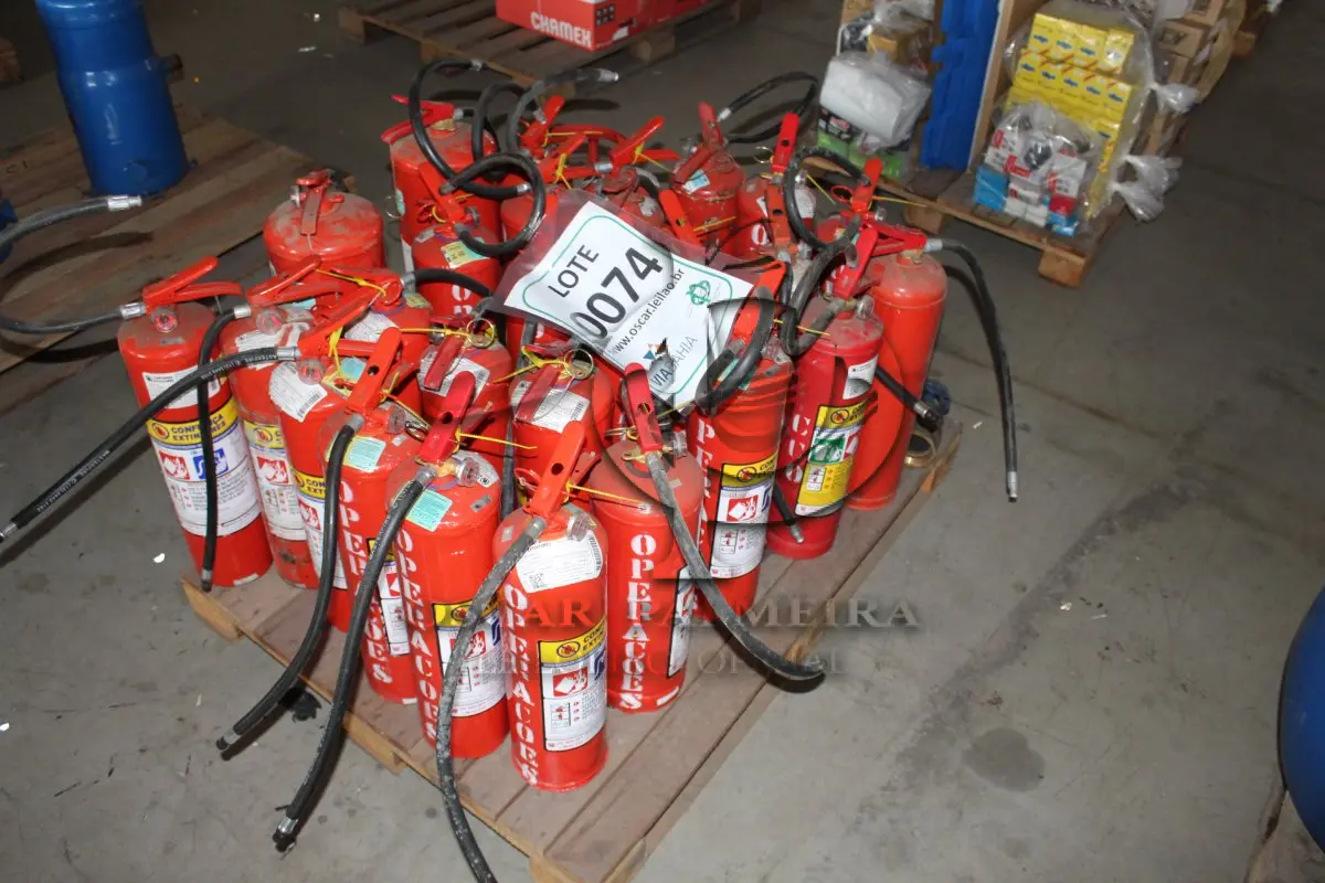 LOTE 074 - MATERIAL DIVERSO