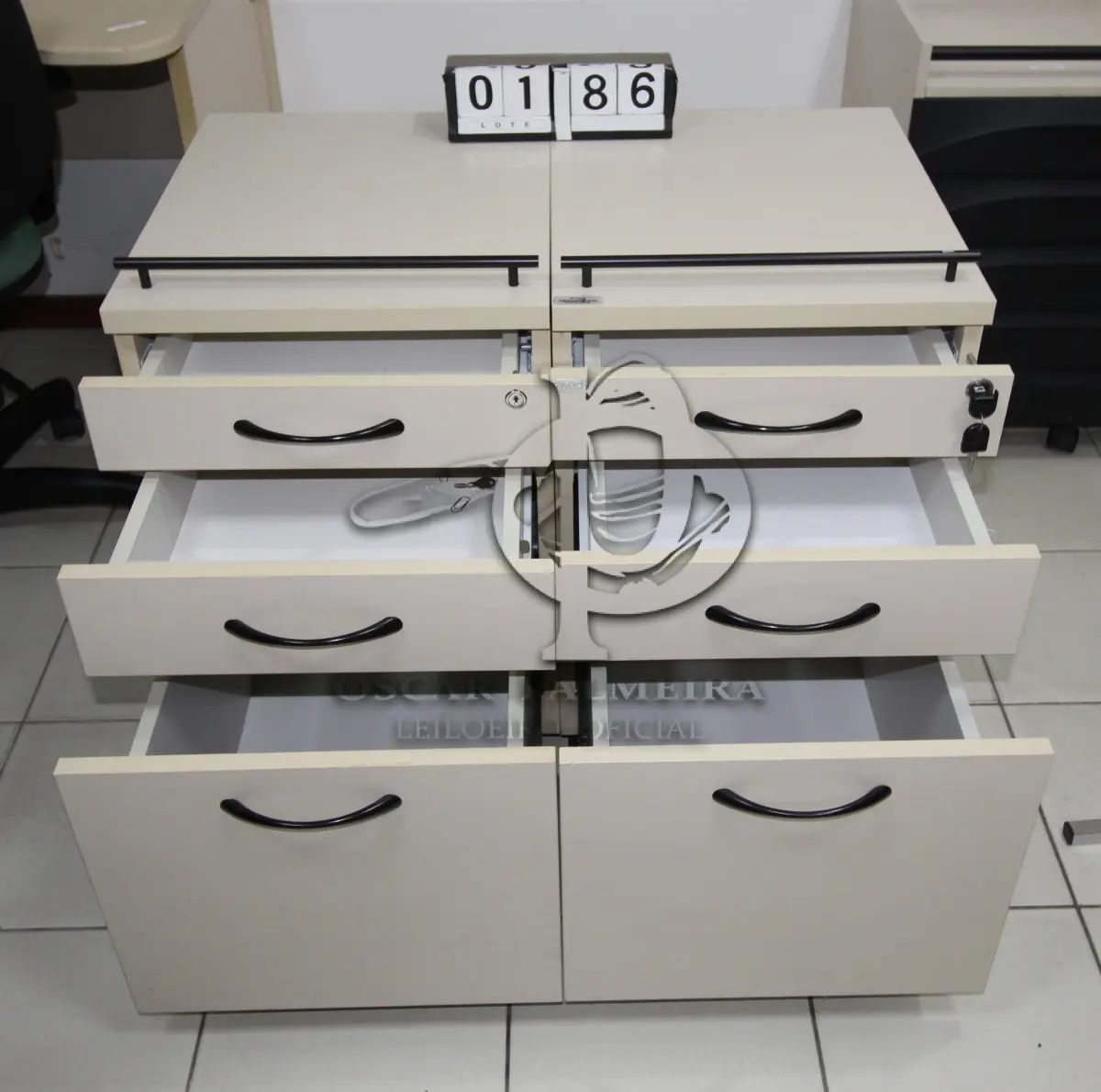 LOTE 186 - LOTE - 0186 - GAVETEIRO 3 GAVETAS CONJ. 2 PÇS.