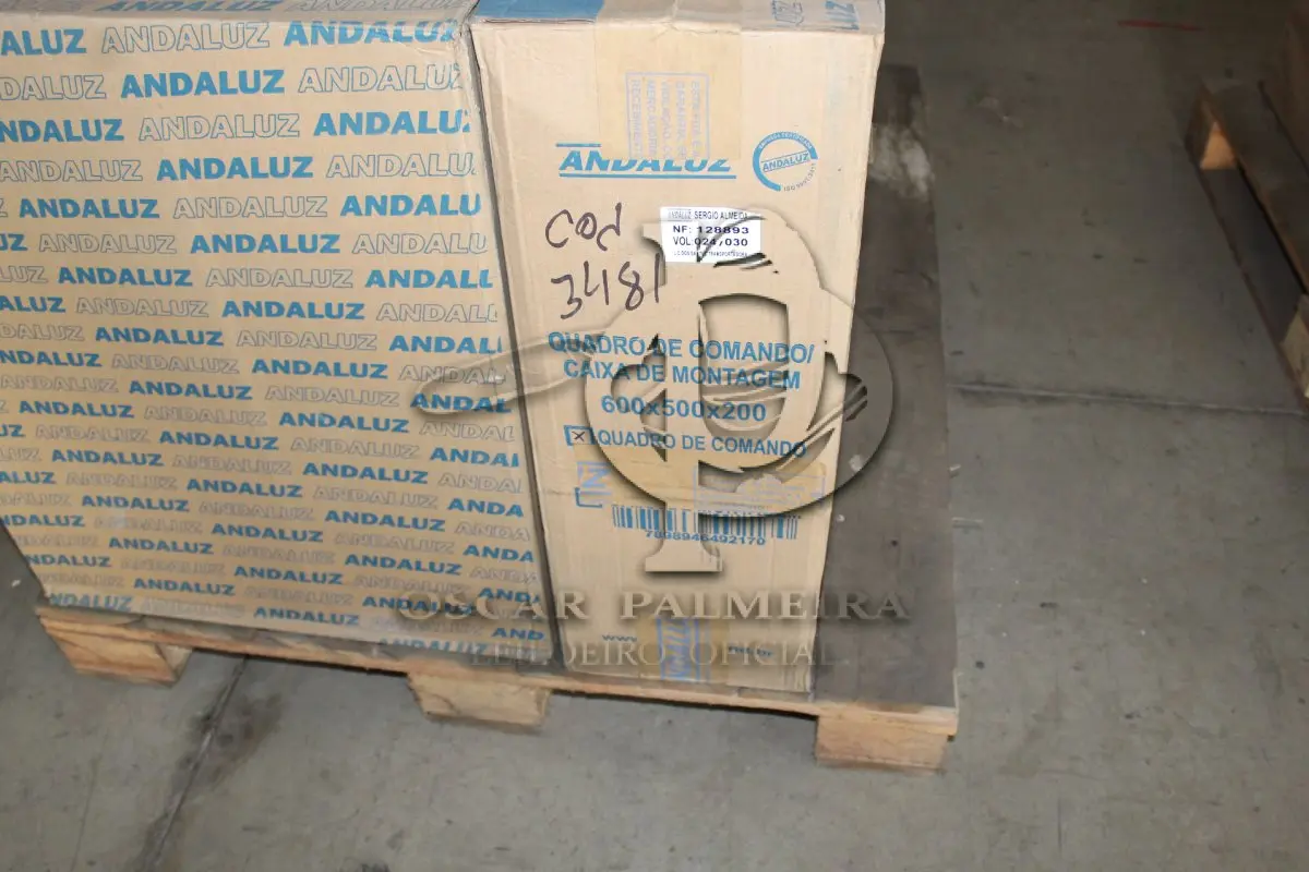 LOTE 056 - MATERIAL DIVERSO