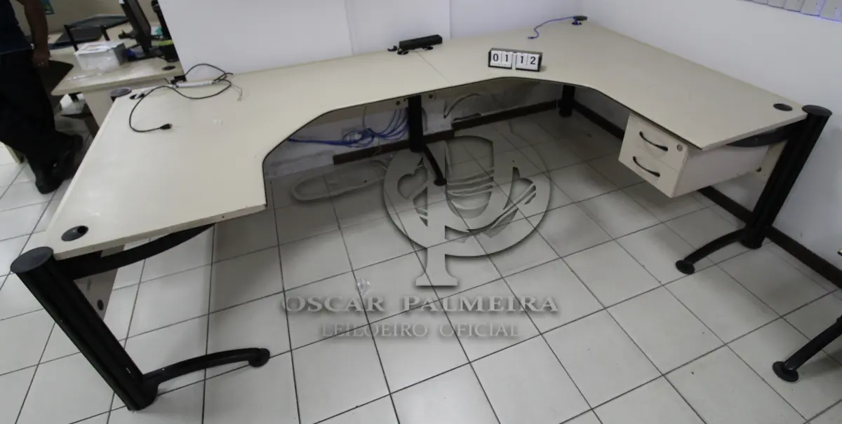 LOTE 112 - LOTE - 0112 - MESA EM L ESTAÇÃO DE TRABALHO CONJ. 4 PÇS.