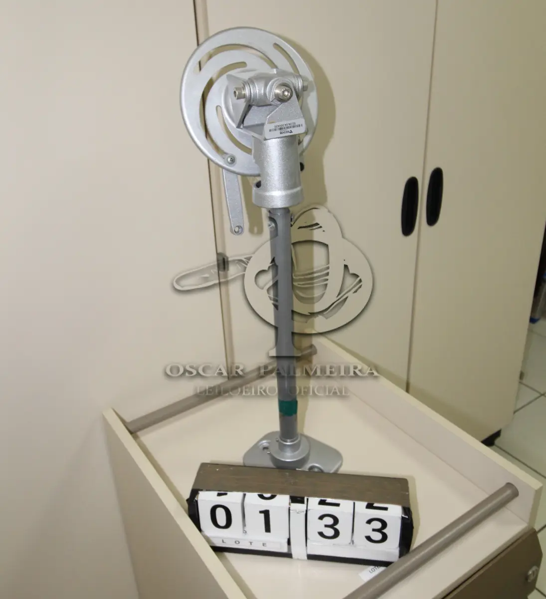 LOTE 133 - LOTE - 0133 - SUPORTE DE TETO P/ PROJETOR