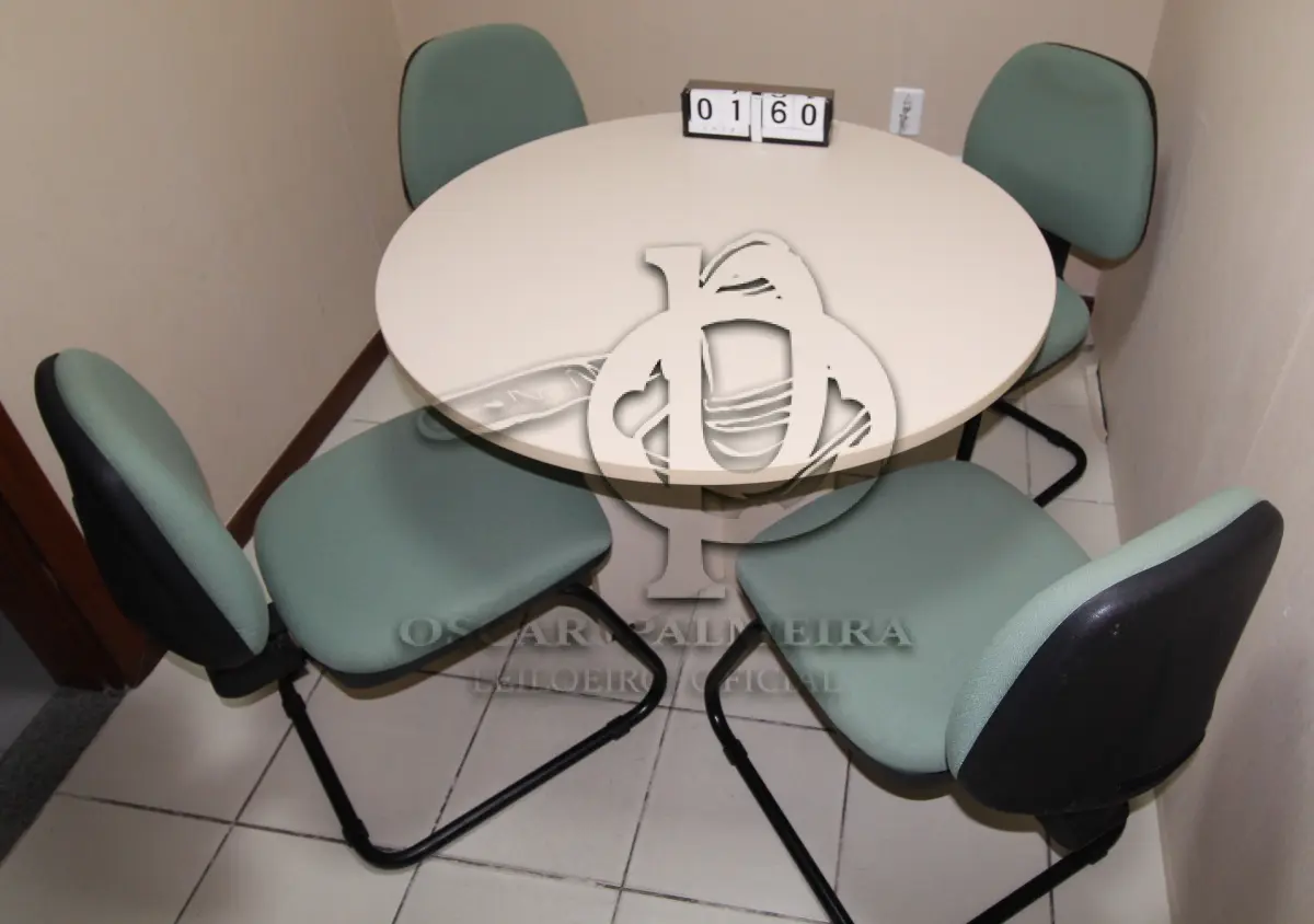 LOTE 160 - LOTE - 0160 - MESA REDONDA C/ 4 CADEIRAS FIXAS