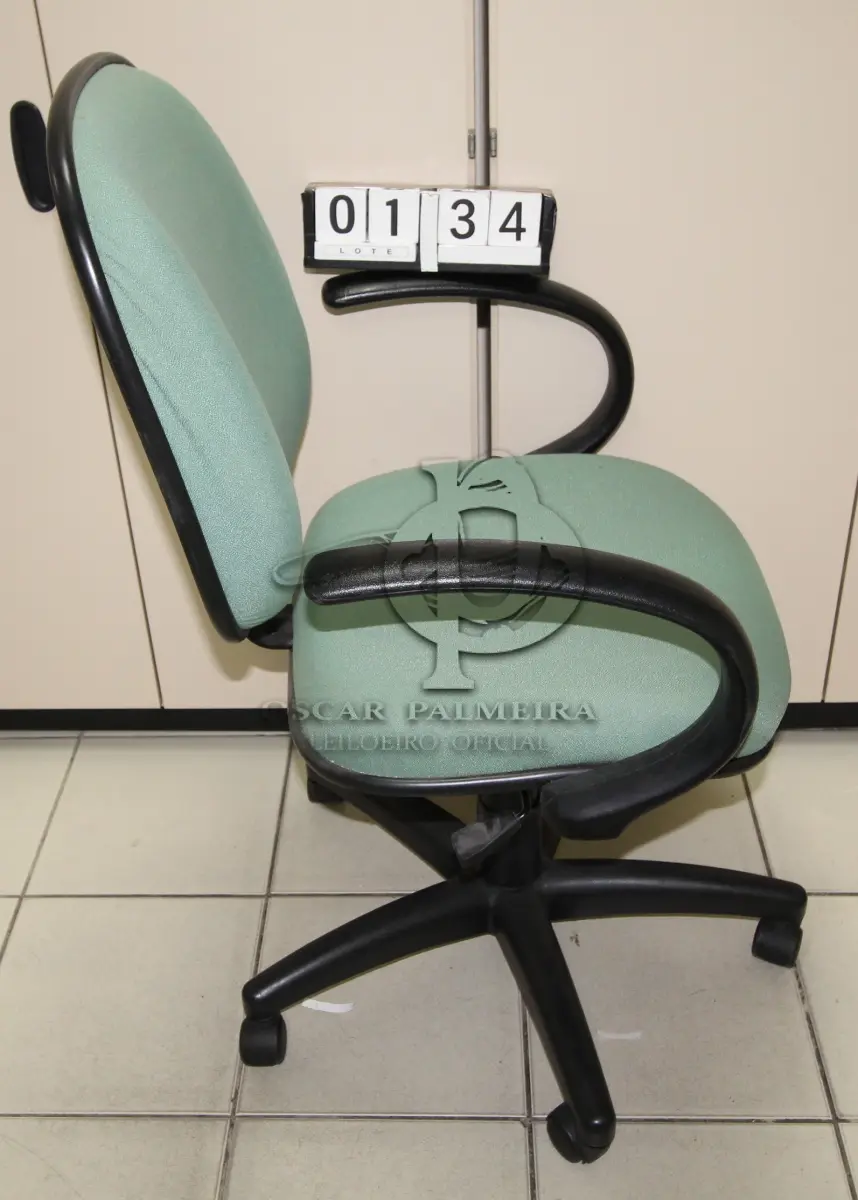 LOTE 134 - LOTE - 0134 - CADEIRA DIRETOR GIRATÓRIA C/ BRAÇO