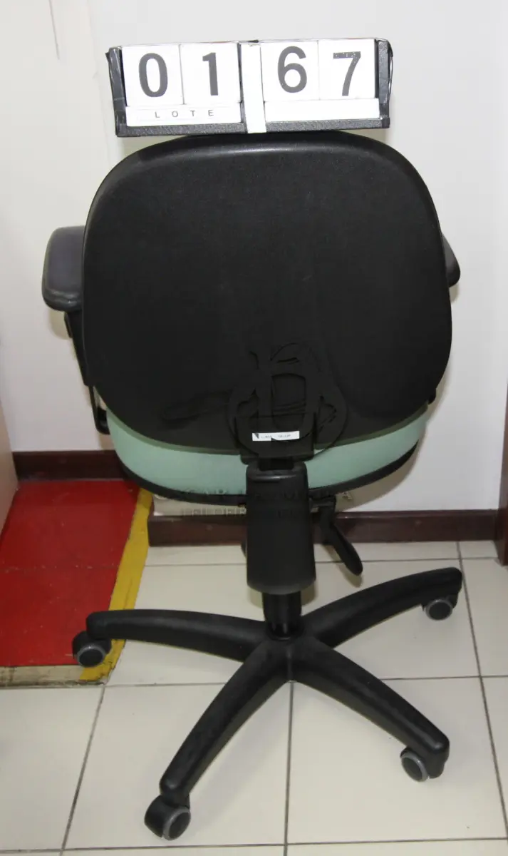 LOTE 167 - LOTE - 0167 - CADEIRA SECRETÁRIA GIRATÓRIA C/ BRAÇO