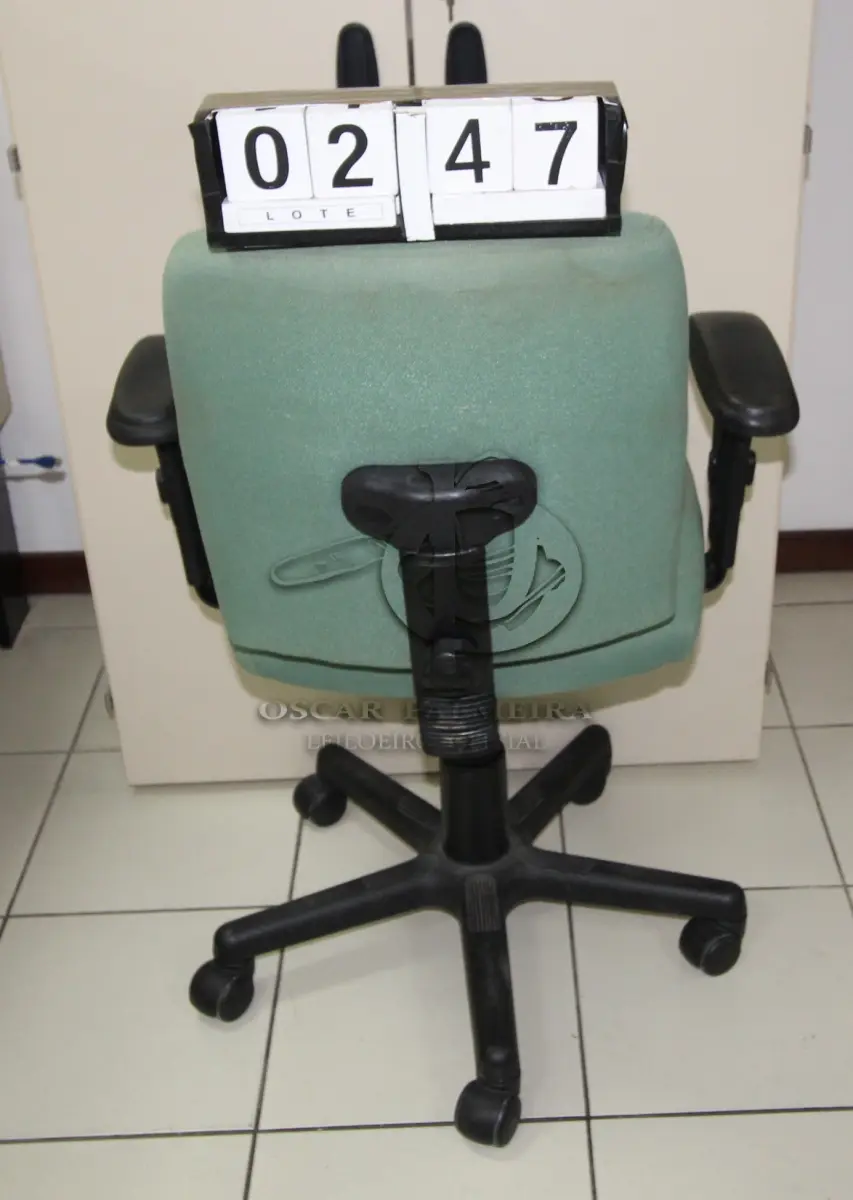 LOTE 247 - LOTE - 0247 - CADEIRA SECRETÁRIA GIRATÓRIA C/ BRAÇO