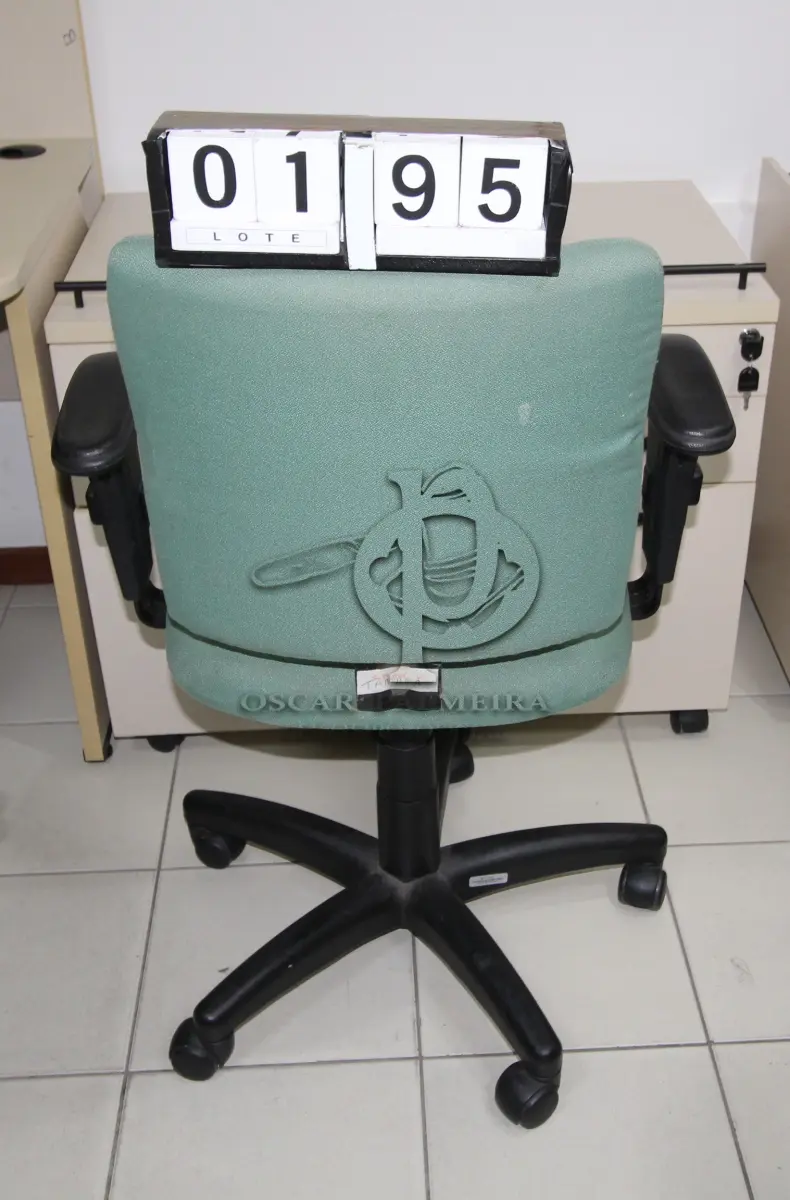 LOTE 195 - LOTE - 0195 - CADEIRA SECRETÁRIA GIRATÓRIA C/ BRAÇO