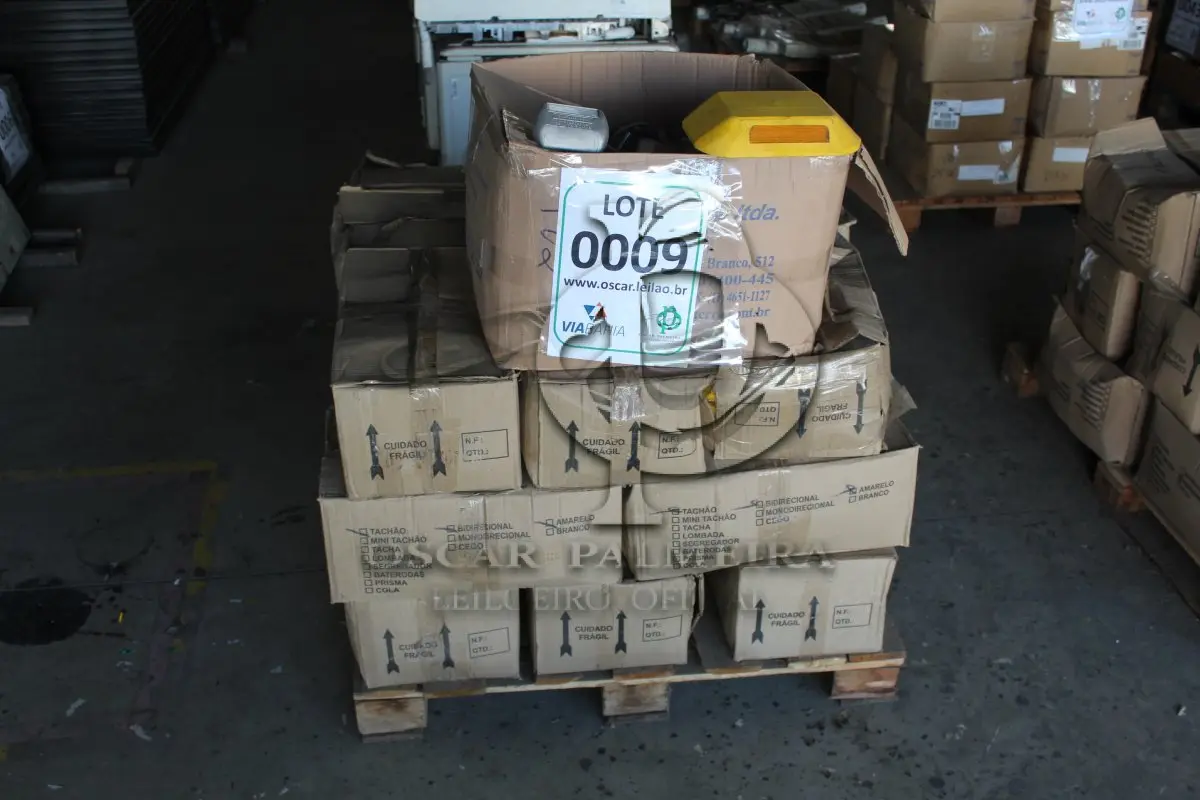 LOTE 009 - MATERIAL DIVERSO