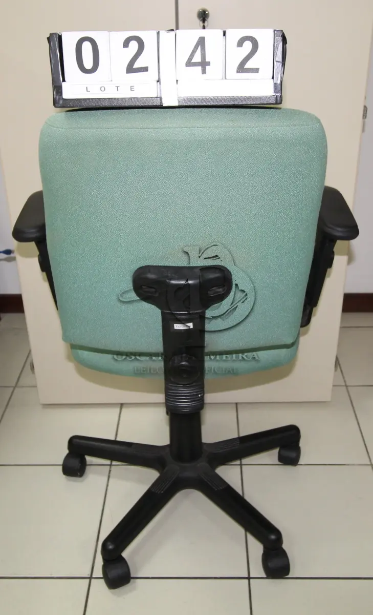 LOTE 242 - LOTE - 0242 - CADEIRA SECRETÁRIA GIRATÓRIA C/ BRAÇO