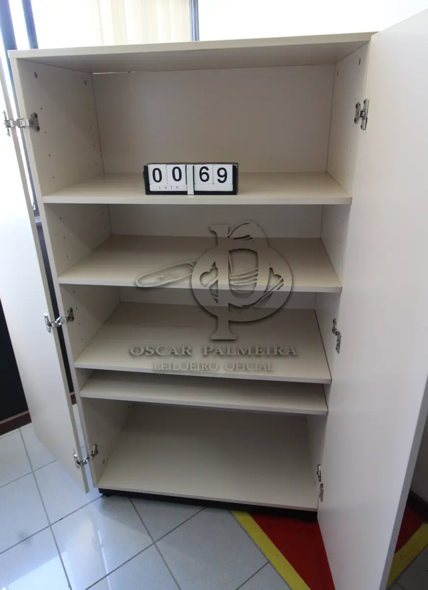 LOTE 069 - LOTE - 0069 - ARMÁRIO 2 PORTAS ALTO