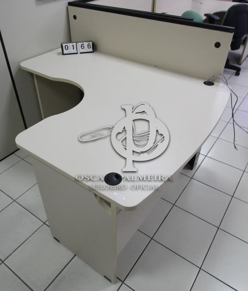 LOTE 166 - LOTE - 0166 - MESA EM L PEQUENA