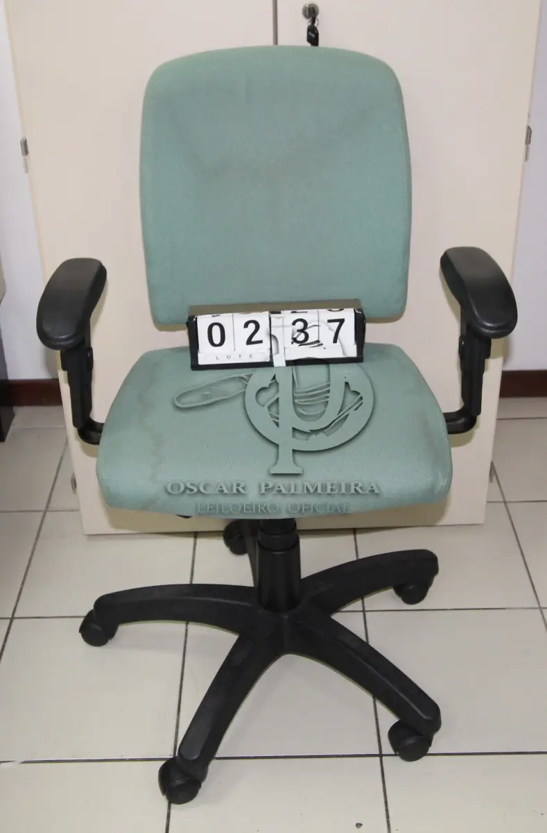 LOTE 237 - LOTE - 0237 - CADEIRA SECRETÁRIA GIRATÓRIA C/ BRAÇO
