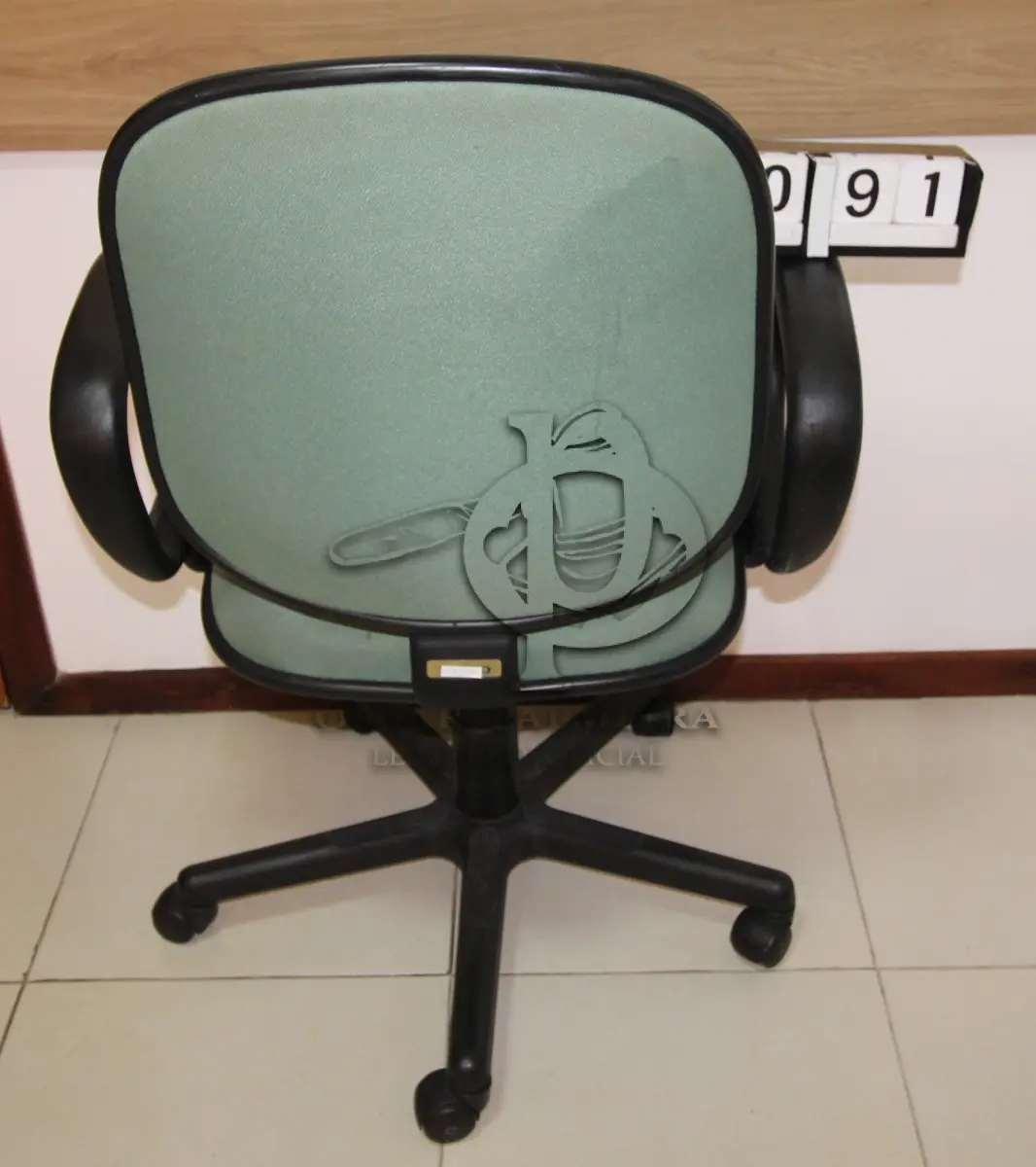 LOTE 091 - LOTE - 0091 - CADEIRA DIRETOR GIRATÓRIA C/ BRAÇO