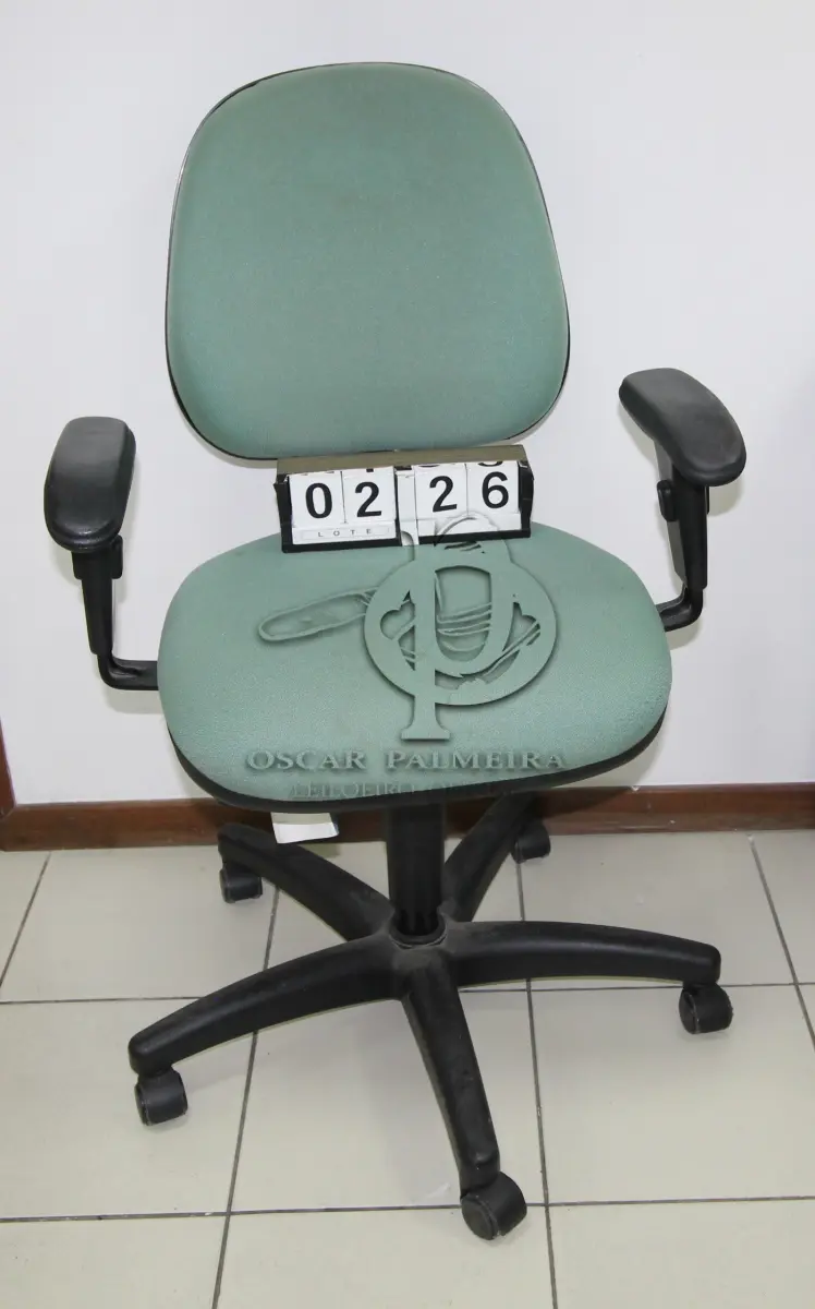 LOTE 226 - LOTE - 0226 - CADEIRA SECRETÁRIA GIRATÓRIA C/ BRAÇO