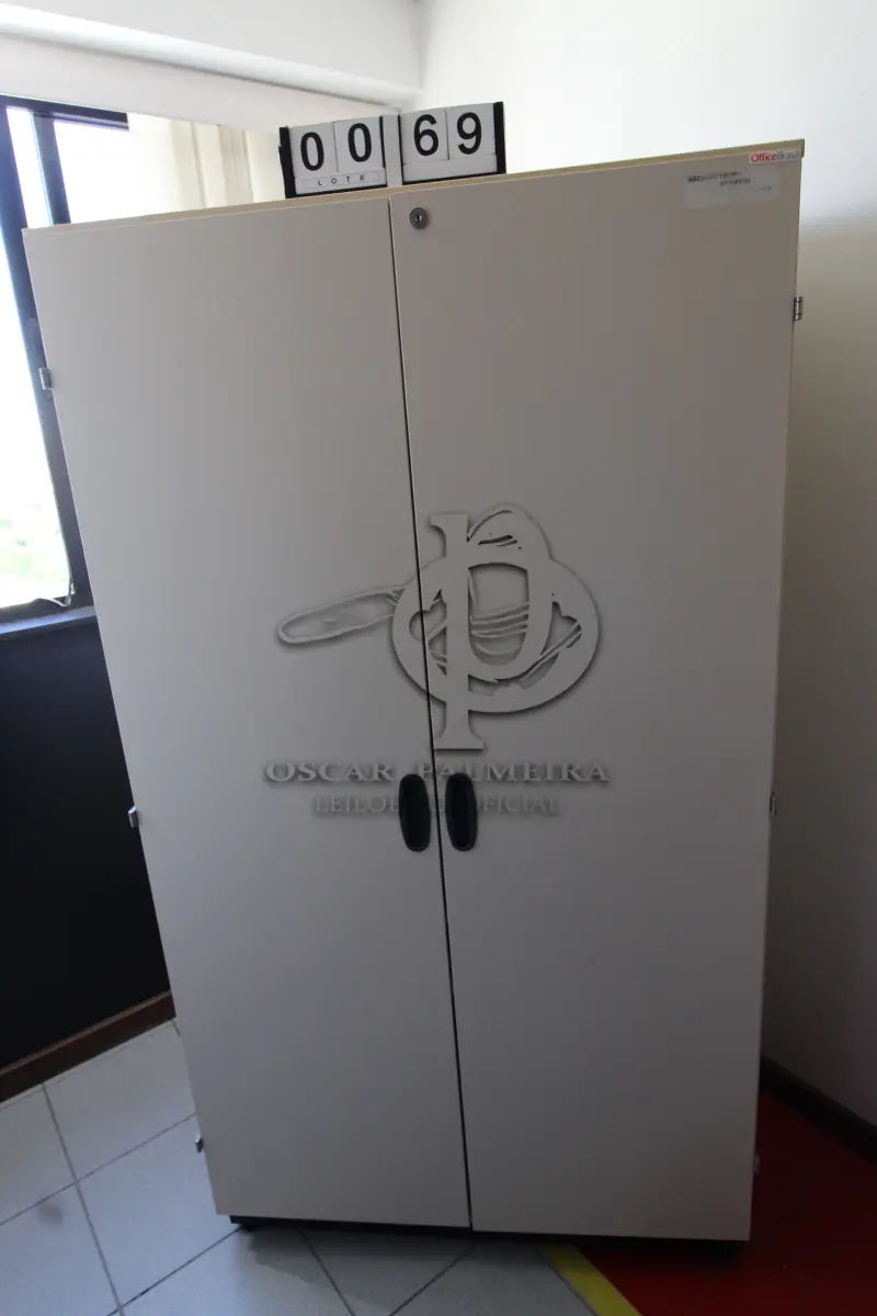 LOTE 069 - LOTE - 0069 - ARMÁRIO 2 PORTAS ALTO