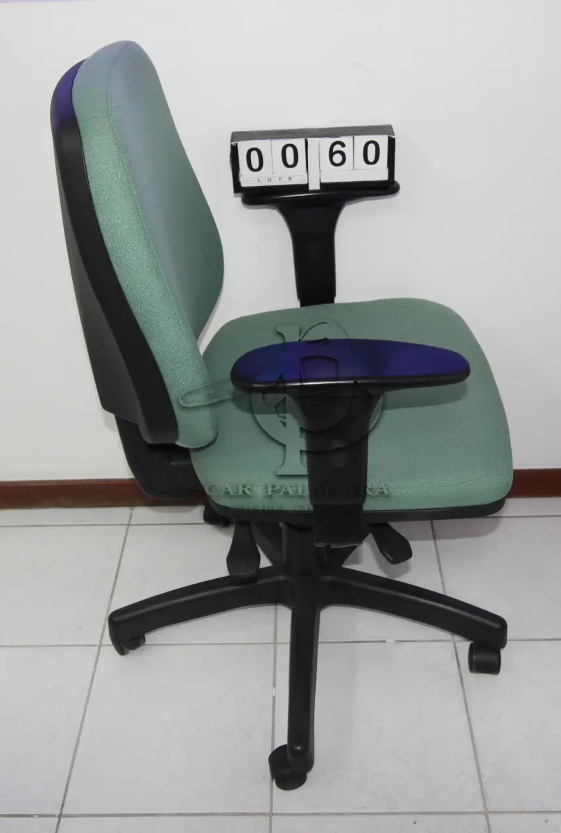 LOTE 060 - LOTE - 0060 - CADEIRA DIRETOR GIRATÓRIA C/ BRAÇO