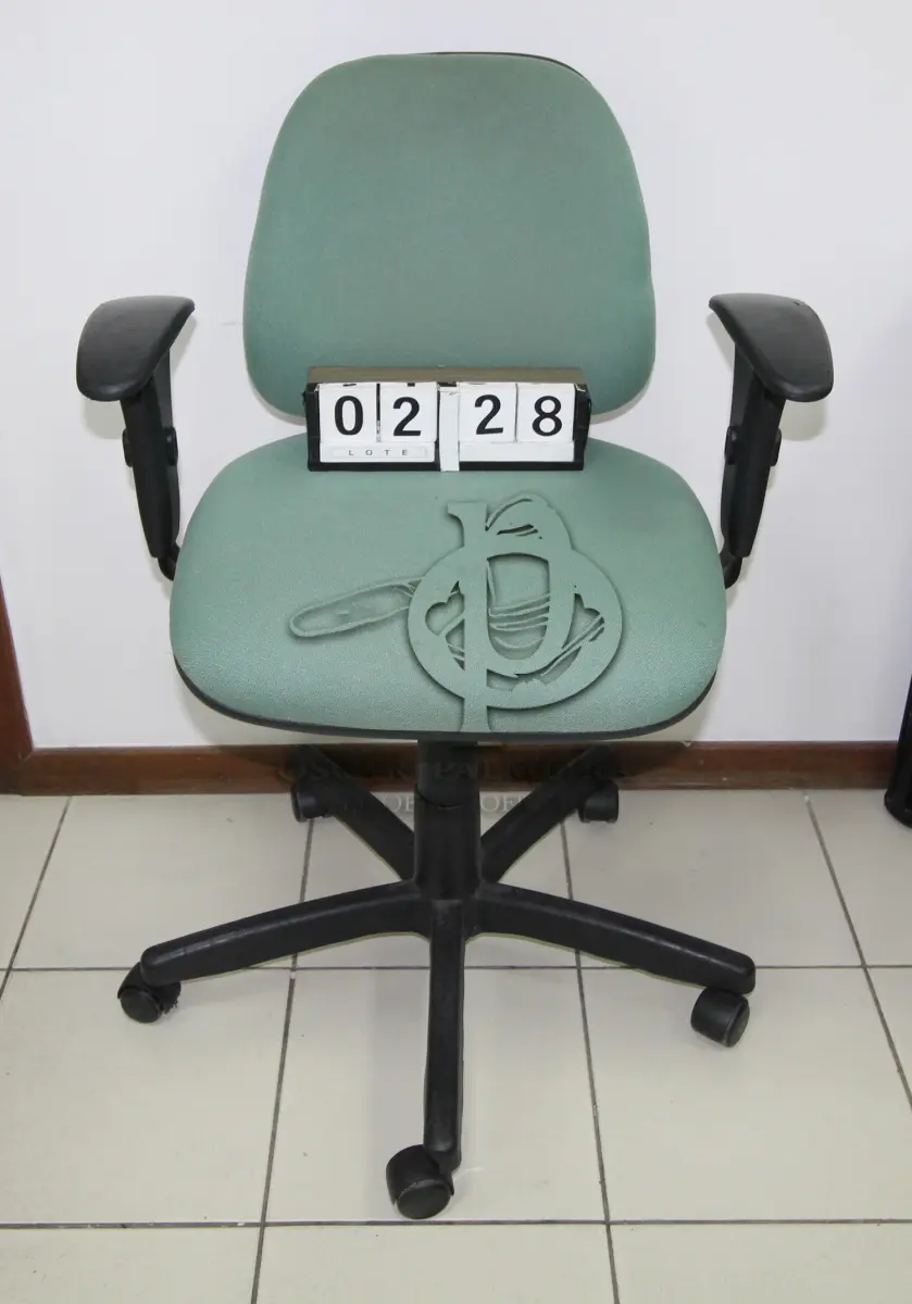 LOTE 228 - LOTE - 0228 - CADEIRA SECRETÁRIA GIRATÓRIA C/ BRAÇO