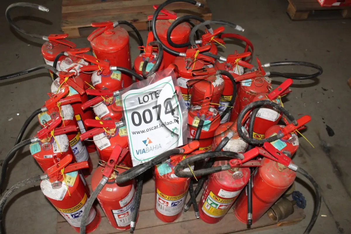 LOTE 074 - MATERIAL DIVERSO