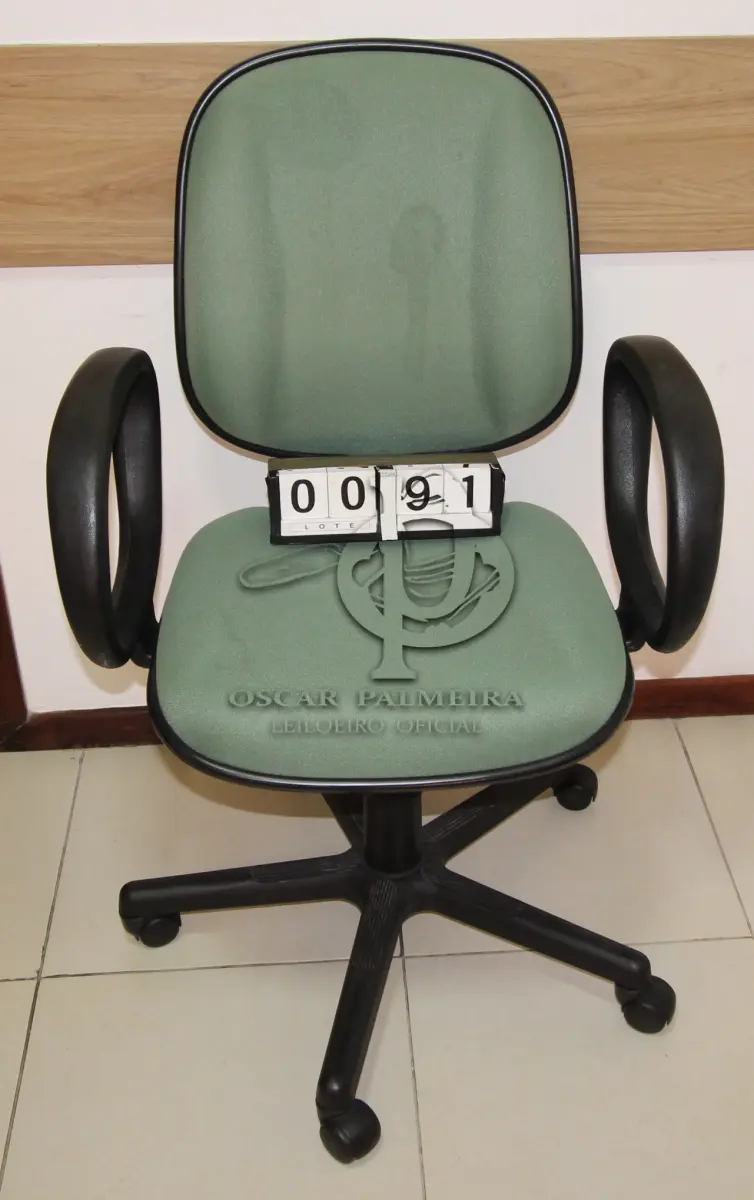LOTE 091 - LOTE - 0091 - CADEIRA DIRETOR GIRATÓRIA C/ BRAÇO