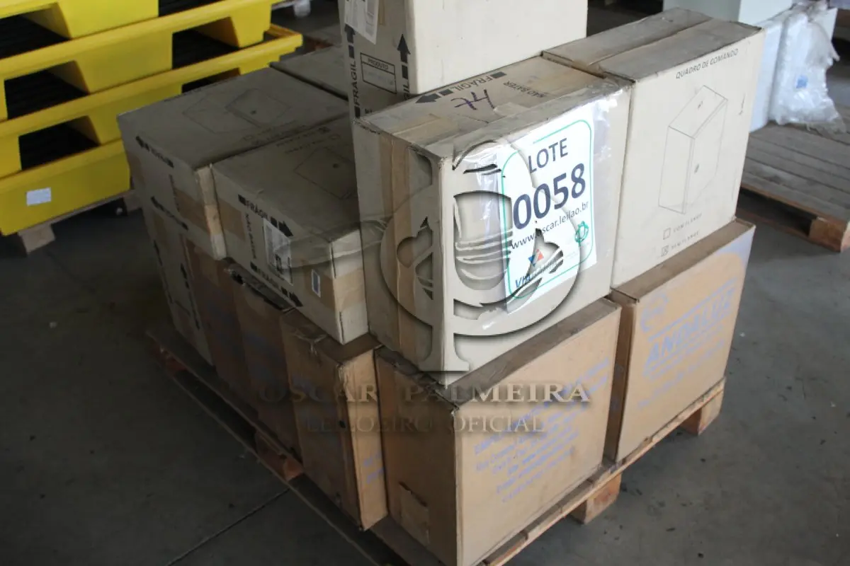 LOTE 058 - MATERIAL DIVERSO