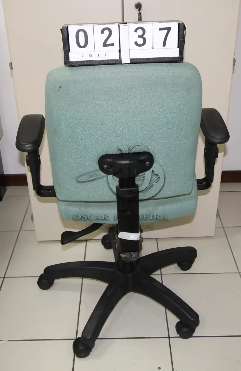 LOTE 237 - LOTE - 0237 - CADEIRA SECRETÁRIA GIRATÓRIA C/ BRAÇO