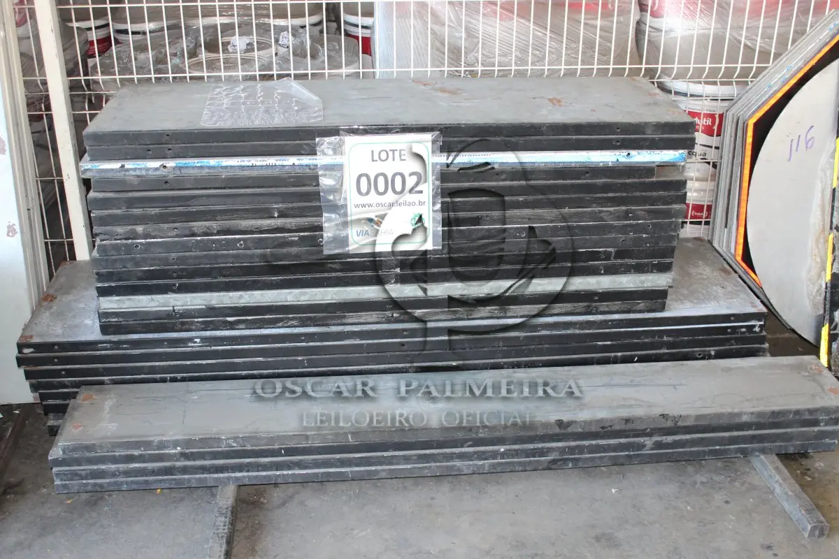 LOTE 002 - MATERIAL DIVERSO