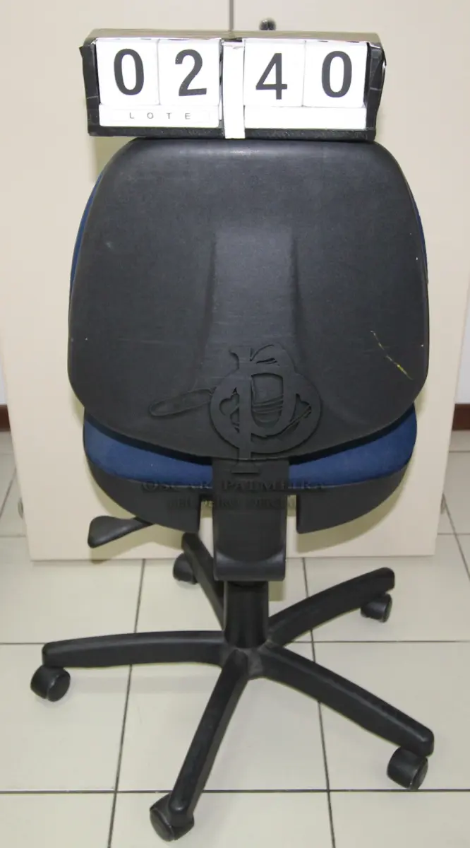 LOTE 240 - LOTE - 0240 - CADEIRA SECRETÁRIA GIRATÓRIA S/ BRAÇO