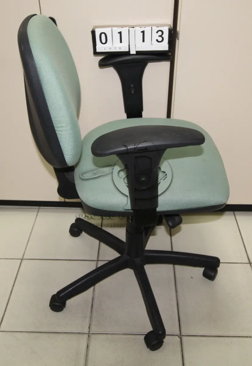 LOTE 113 - LOTE - 0113 - CADEIRA SECRETÁRIA GIRATÓRIA C/ BRAÇO