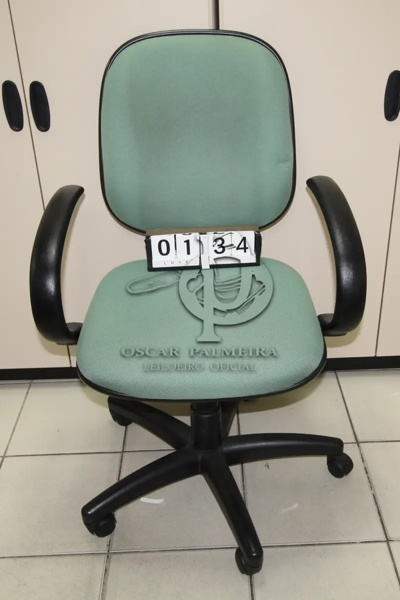 LOTE 134 - LOTE - 0134 - CADEIRA DIRETOR GIRATÓRIA C/ BRAÇO