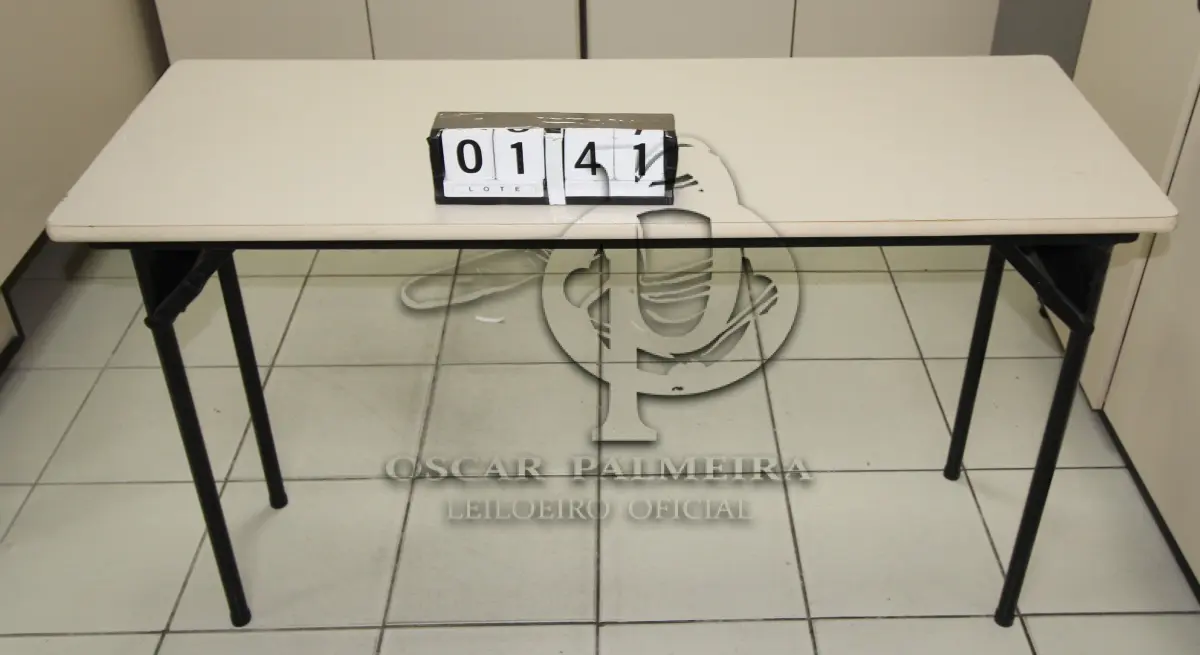 LOTE 141 - LOTE - 0141 - MESA P/ AUDITÓRIO C/ PÉS DOBRÁVEIS