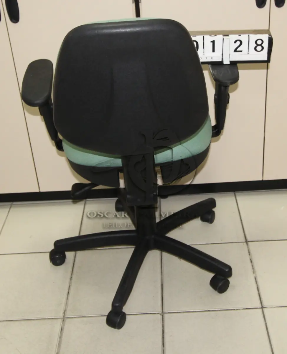 LOTE 128 - LOTE - 0128 - CADEIRA SECRETÁRIA GIRATÓRIA C/ BRAÇO
