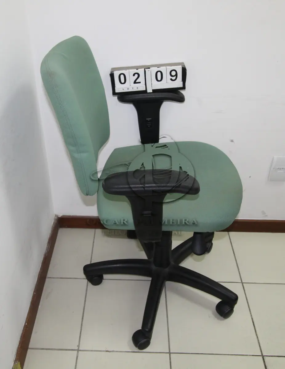 LOTE 209 - LOTE - 0209 - CADEIRA SECRETÁRIA GIRATÓRIA C/ BRAÇO