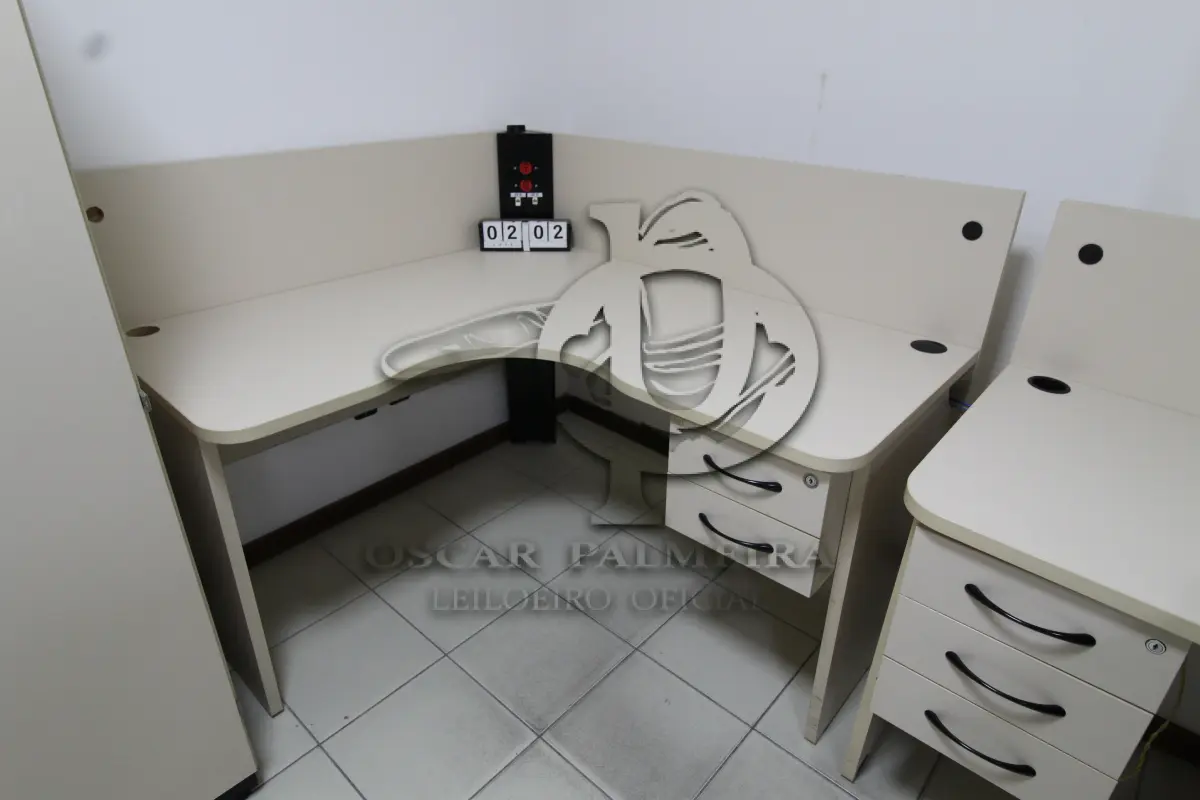 LOTE 202 - LOTE - 0202 - MESA EM L PEQUENA