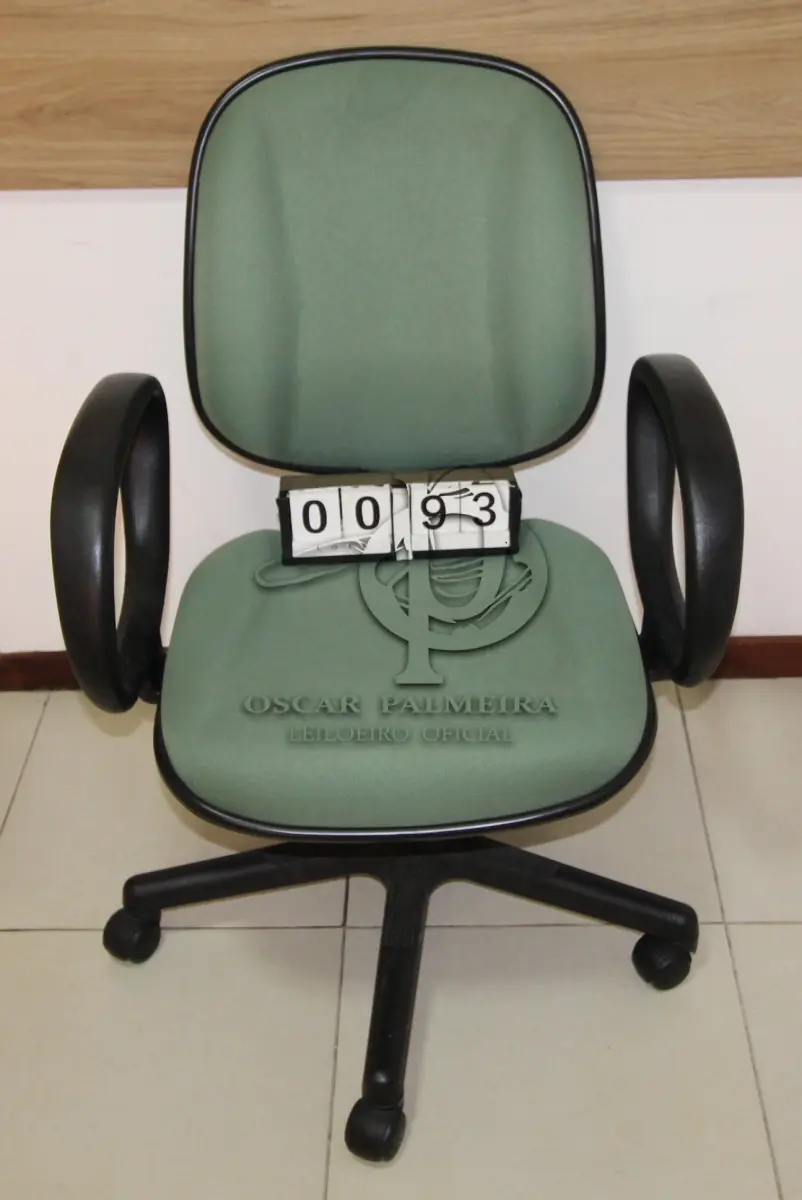 LOTE 093 - LOTE - 0093 - CADEIRA DIRETOR GIRATÓRIA C/ BRAÇO