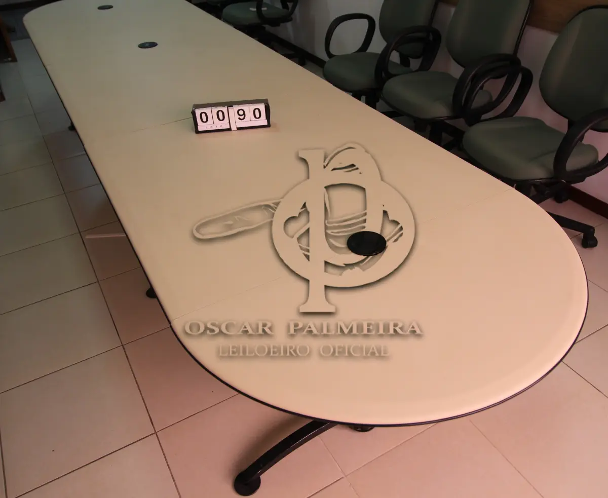 LOTE 090 - LOTE - 0090 - MESA DE REUNIÃO