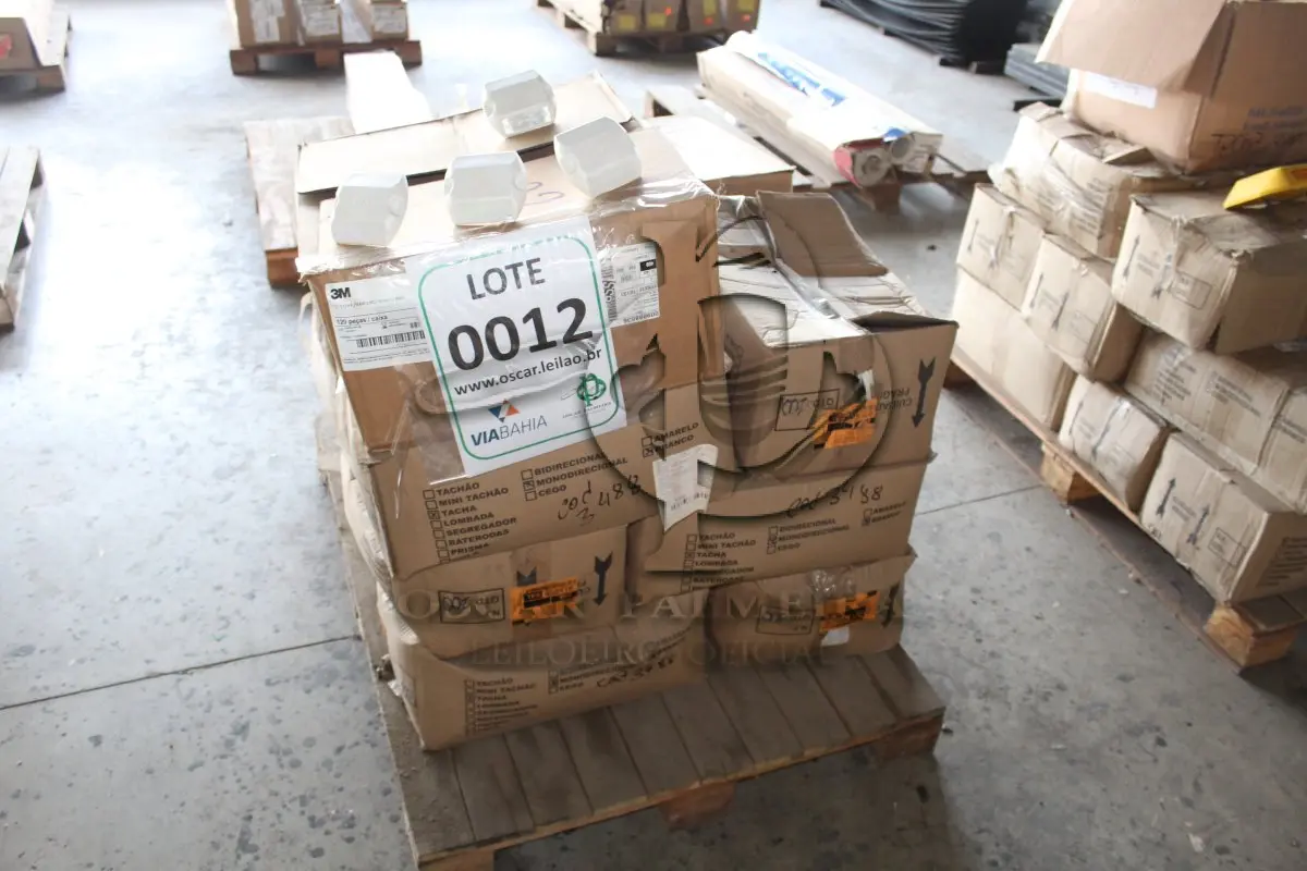 LOTE 012 - MATERIAL DIVERSO