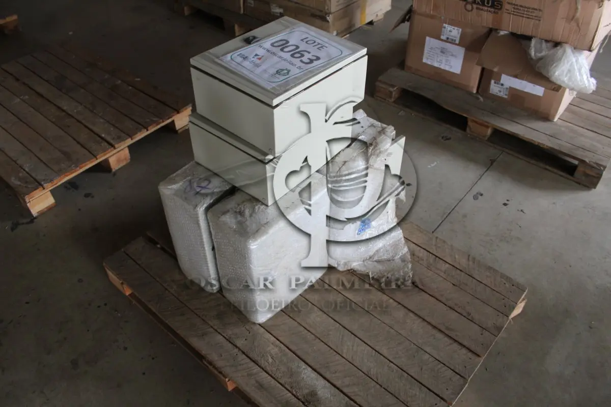 LOTE 063 - MATERIAL DIVERSO