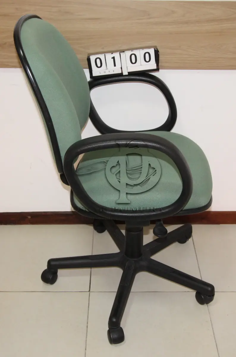 LOTE 100 - LOTE - 0100 - CADEIRA DIRETOR GIRATÓRIA C/ BRAÇO