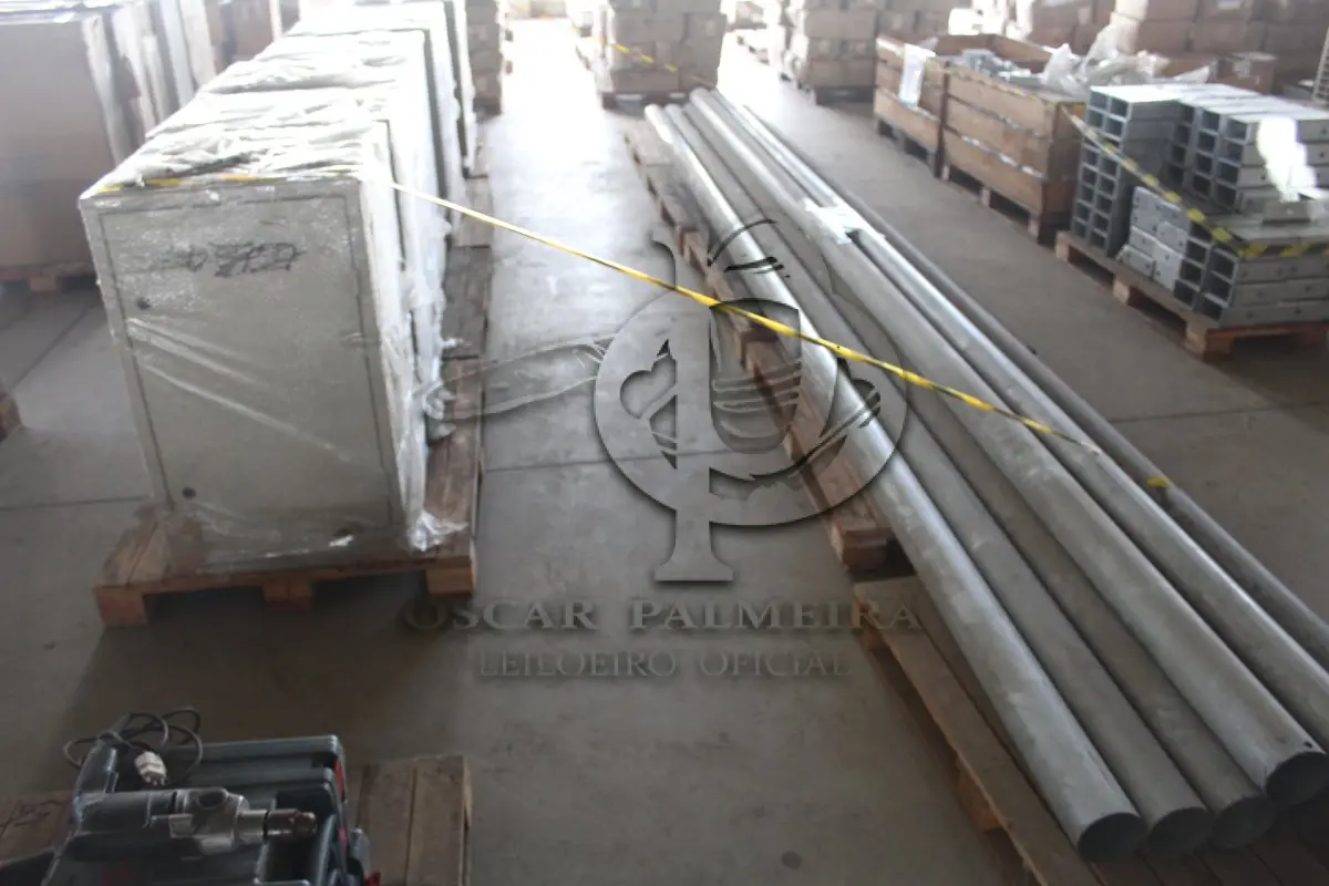 LOTE 042 - MATERIAL DIVERSO