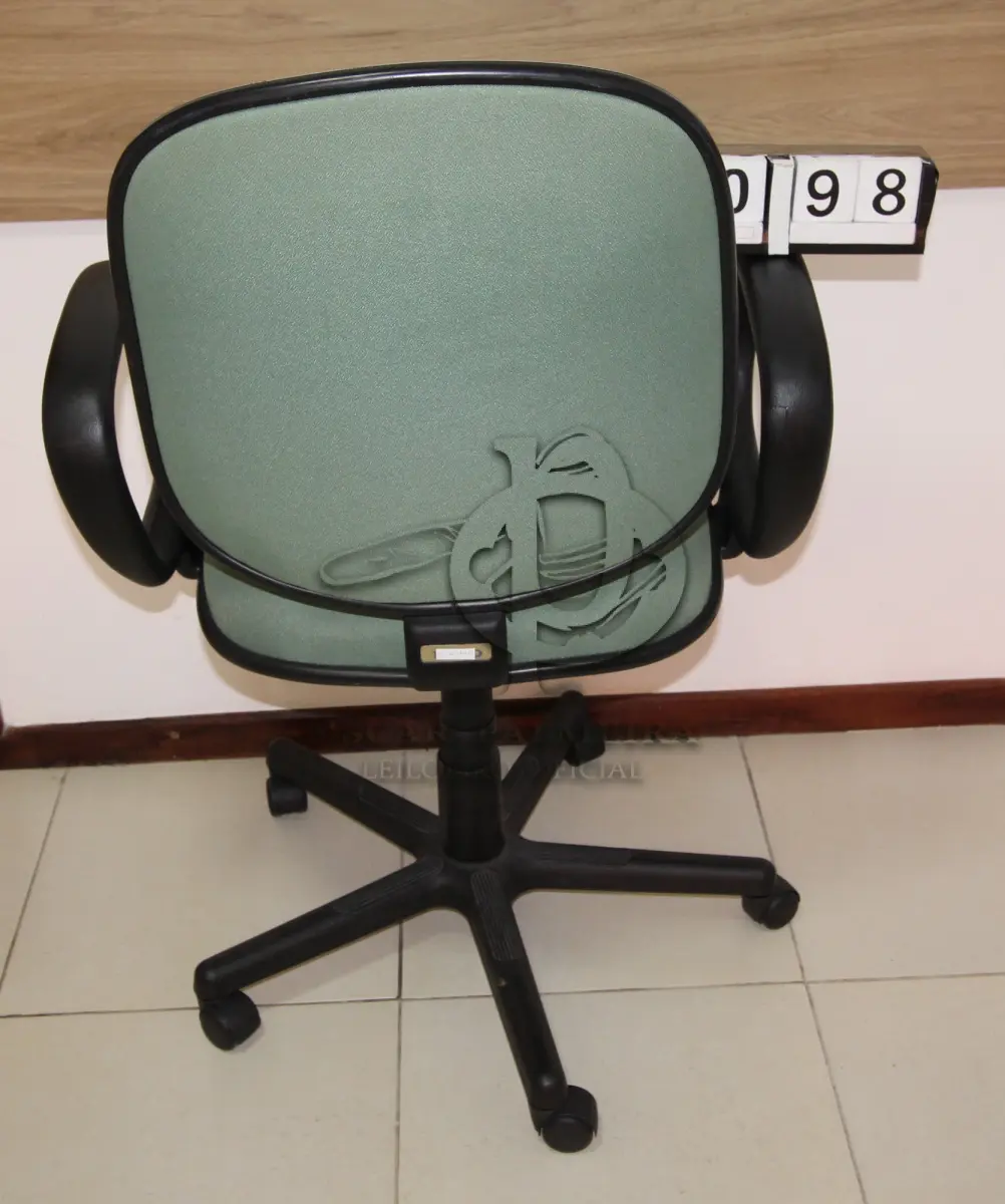 LOTE 098 - LOTE - 0098 - CADEIRA DIRETOR GIRATÓRIA C/ BRAÇO